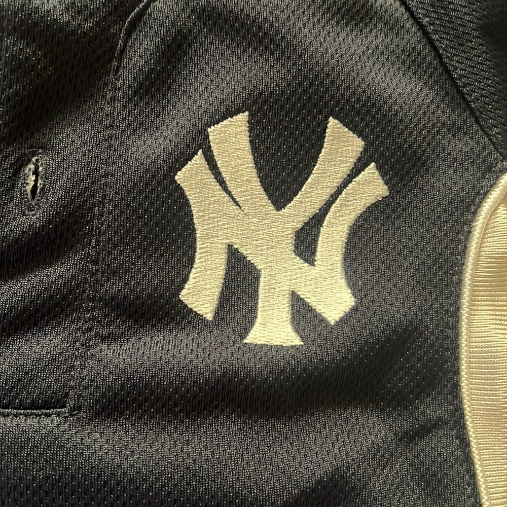 New York Yankees onesie. Size 18 mos. ⚾️ - Picture 2 of 8